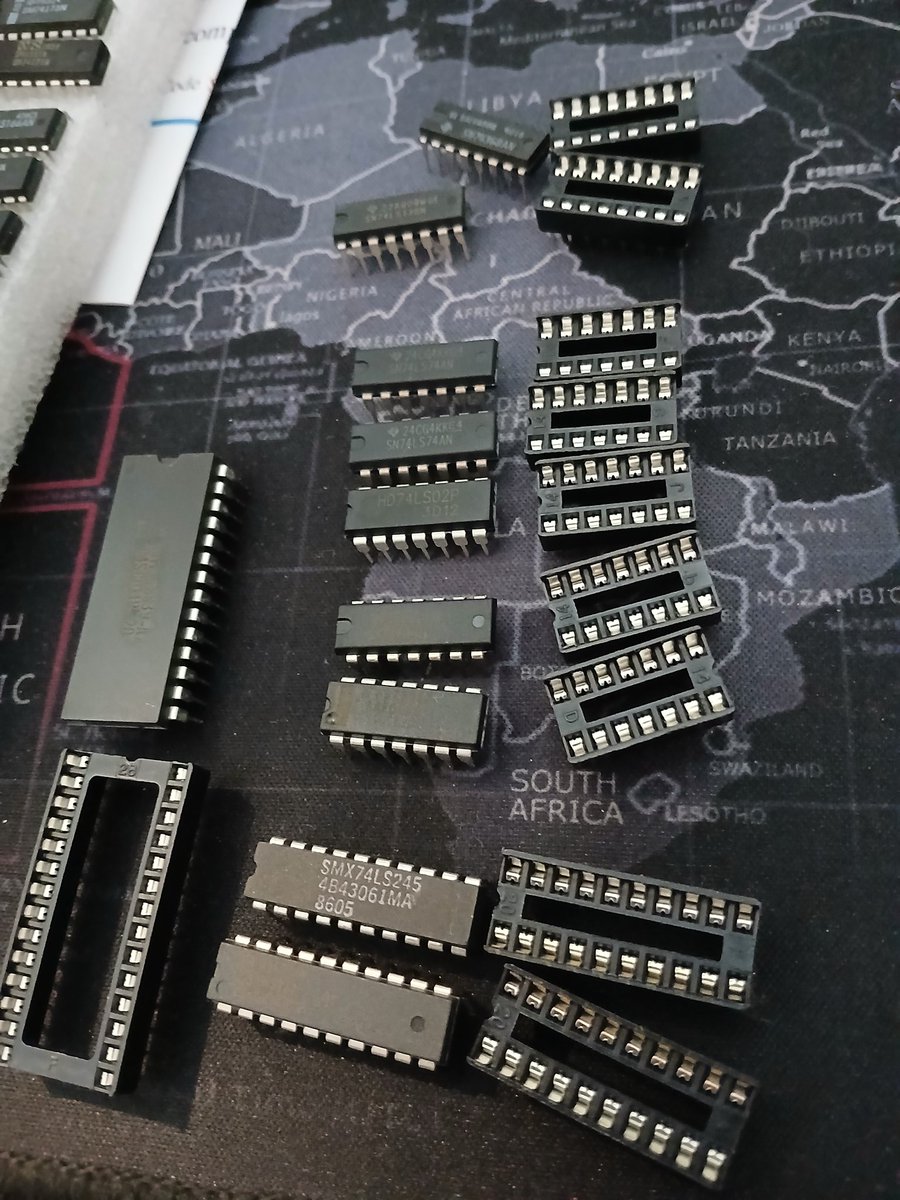 nanochess's tweet image. Finally I can use my bag of random TTL chips, I got the important serializer chip, and I&apos;m not going to solder directly these chips. I&apos;ll use sockets 😉 #retro #transputer