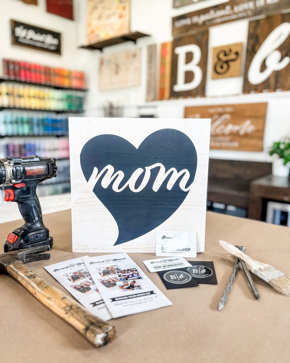 boardandbrushcs's tweet image. 𝐌𝐨𝐭𝐡𝐞𝐫&apos;𝐬 𝐃𝐚𝐲 𝐢𝐬 𝐟𝐚𝐬𝐭 𝐚𝐩𝐩𝐫𝐨𝐚𝐜𝐡𝐢𝐧𝐠!🌷

Still searching for the perfect gift? A Board &amp;amp; Brush gift card is a thoughtful, creative surprise — and you don’t even have to wrap it! 

Give Mom a DIY experience she’ll always remember ⬇
giftcards.boardandbrush.com