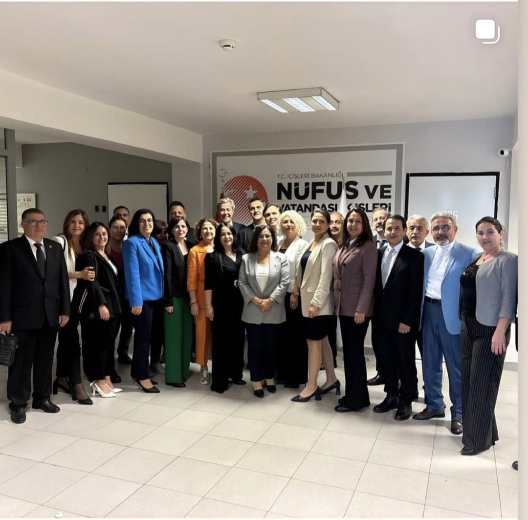 İzmir İl Nüfus ve Vatandaşlık Müdürümüz Semanur Boran Başgül ile birlikte İlçe Nüfus Müdürleri olarak Genel Değerlendirme toplantısına katılım sağladık.<a href="/BoranBasgul/">Semanur Boran Başgül</a> <a href="/BornovaKaymakam/">Bornova Kaymakamlığı</a> <a href="/drsuleymanelban/">Dr. Süleyman Elban</a>