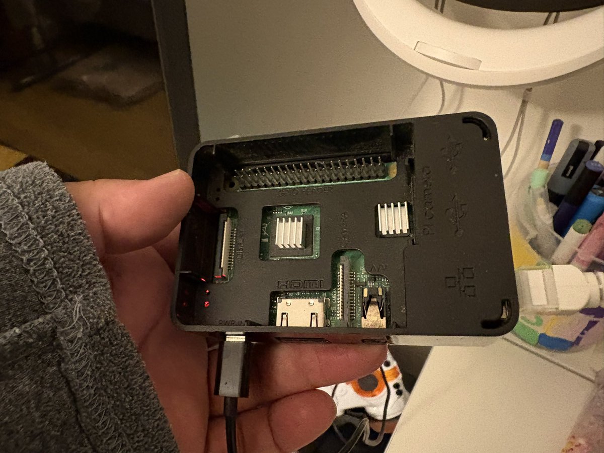 MelihKarakelle's tweet image. Evrim ağacı teknoloji kanalının gazına gelip Pi-Hole kurdum.
Evdeki modeme DNS sunucu olarak ayarlıyorsunuz ve reklam ve takip domainlerinj bağlamak yerine çöpe atıyor. 😂
Reklamsız ve takipsiz internet keyfi. 
Öğlenden beri 4300 link bloklaşmış. Video linki aşağıda