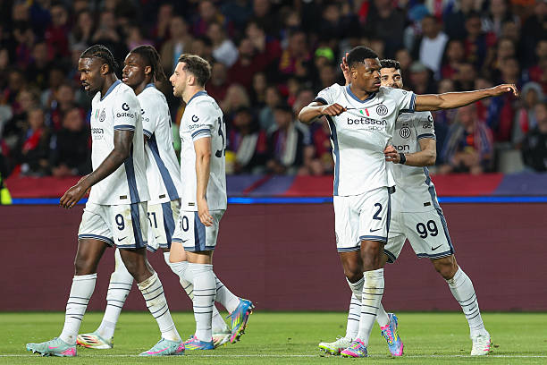 FT: Barcelon 3-3 Inter
⚽️ Thuram 🅰️ Dumfries
⚽️⚽️ Dumfries 🅰️ Acerbi 🅰️ Hakan

SERU SERUUU, SAMPAI JUMPA DI SAN SIRO 🔥