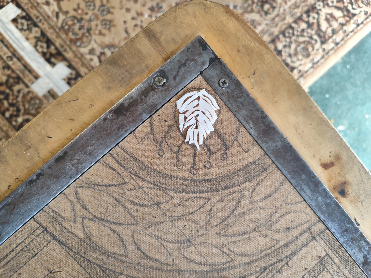 mphelpe666's tweet photo. Small update, i started to put the glass in... Theres so many of them :') its 80x110 cm and i need to cut shit ton of glass. At least its easy shapes https://t.co/sYIBdQA9d6