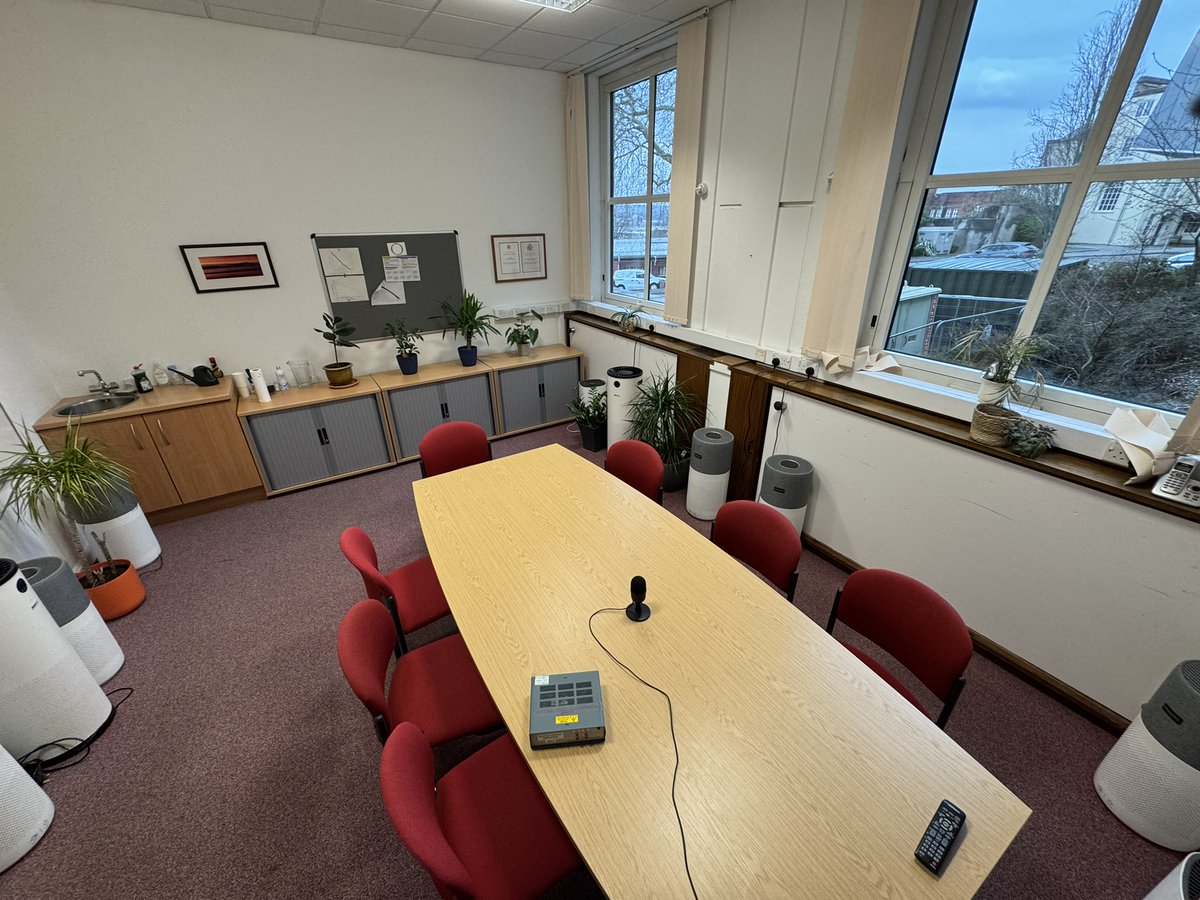 Al Haddrell (@ukhadds) on Twitter photo So, this is the meeting room for the Bristol Aerosol Research Centre at <a href="/BristolChem/">Bristol Chemistry</a>.
Notice anything unusual? So, this is the meeting room for the Bristol Aerosol Research Centre at <a href="/BristolChem/">Bristol Chemistry</a>.
Notice anything unusual?