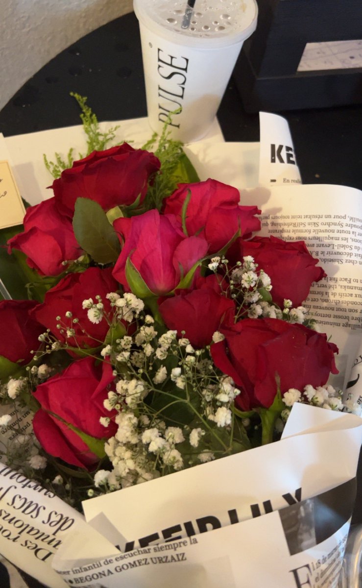 تغمرني السعاده حين اري سعادة
اي شخص شعور مريح انك تشوف شخص سعيد ومبتسم ينعكس هالشعور عليك اذ ماقدرت تصنع السعاده عل الأقل شارك من حولك سعادتهم …