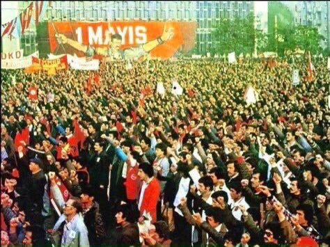 GunlukhafZa's tweet photo. “Gün gelir, gün gelir
               zorbalar kalmaz gider”

İşçinin, emekçinin bayramı 
1 Mayıs kutlu olsun! https://t.co/n3OMbWGgps