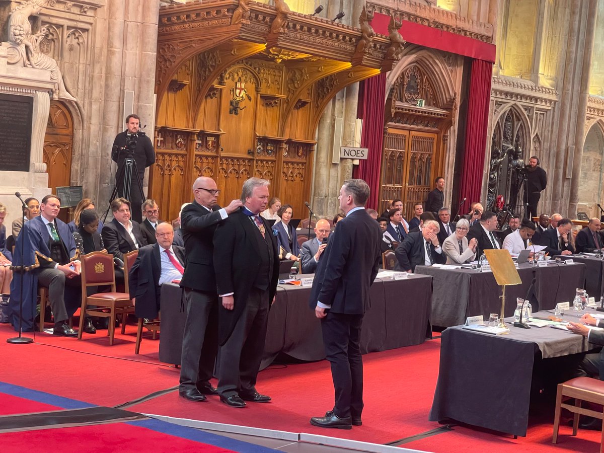 Alderman Kawsar Zaman (@kawsar_zaman) on Twitter photo First Common Council meeting of <a href="/cityoflondon/">City of London</a> since elections in March.
We welcomed 28 new Common Councillors.
In particular, Karina Dostalova and Simon Burrows who join Tom Sleigh, Ben Murphy, Simon Duckworth and Shravan Joshi to complete the Bishopsgate team. First Common Council meeting of <a href="/cityoflondon/">City of London</a> since elections in March.
We welcomed 28 new Common Councillors.
In particular, Karina Dostalova and Simon Burrows who join Tom Sleigh, Ben Murphy, Simon Duckworth and Shravan Joshi to complete the Bishopsgate team.