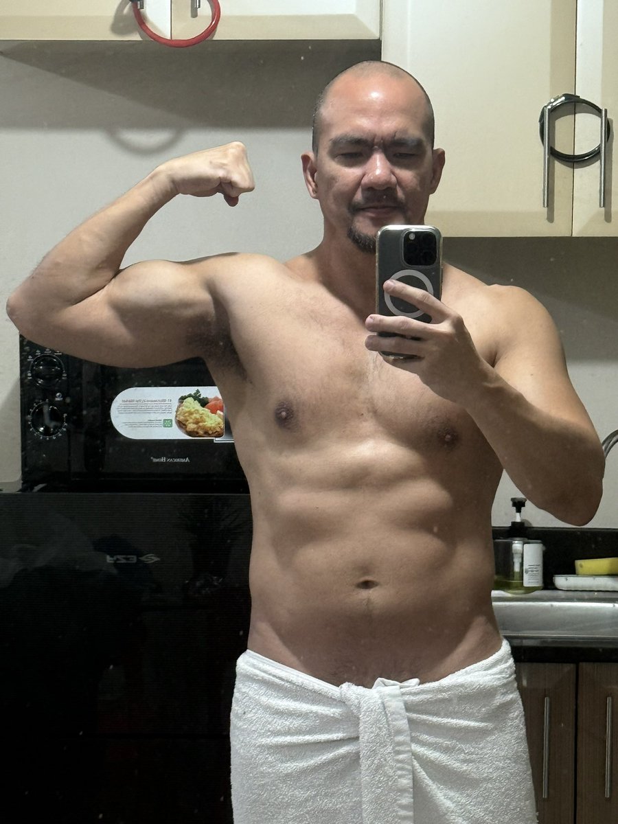 daddieyo05's tweet photo. Hello pinas! #LabourDay #wheninph #gymbody #longweekender https://t.co/a0B8OyTV1Q