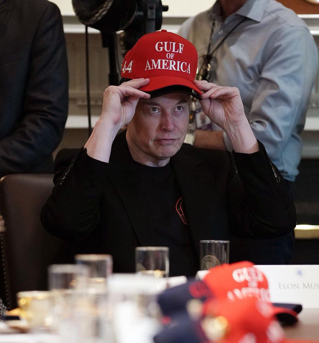 🚨 BREAKING: Elon Musk is wearing two hats in the cabinet meeting today.  Gulf of America 🔥