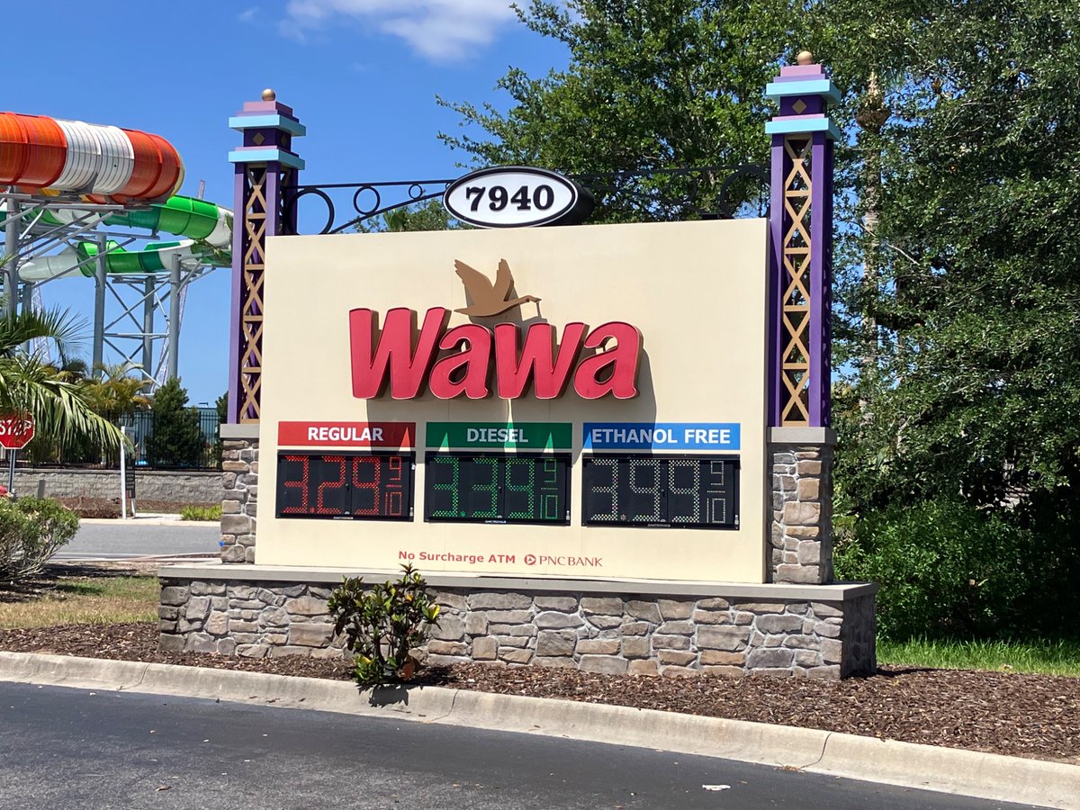 WineLikeNobody's tweet photo. Wawa on Wednesday! 

Special because pre- retirement, I couldn’t have dreamed of casually visiting a Wawa on a Wednesday afternoon, since there are no Wawa’s where I live, and I would’ve been in the classroom anyway. There’s wine too!

What is your version of Wawa on Wednesday? https://t.co/eSyj4Ocjqz