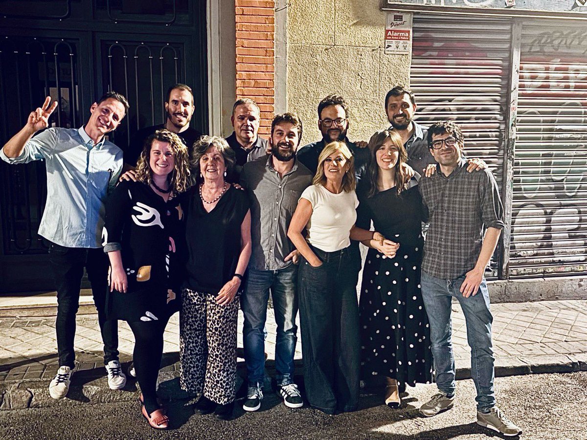 carmoraga's tweet image. Bueno, os cuento..dejo de trabajar a partir de este mayo. La jubilación me reclama. El otro día me despedí de mis queridos compañeros de @eldiarioes a los q agradezco el cariño y el apoyo que me han dado todos estos años, q han sido fantásticos. Hasta siempre! Seguiré vigilante!