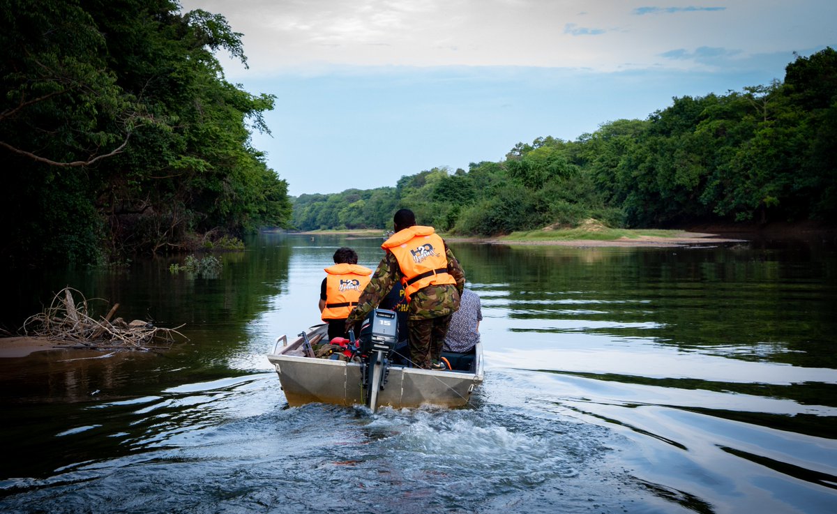 Vingt écogardes de l'unité de Lutte Anti-Braconnage de l'Aire de Conservation de Chinko, ont bénéficié d’une formation approfondie en navigation et en techniques de maintenance de moteurs hors-bord au camp Chinko-sud. #AfricanParks #Chinko #RCA