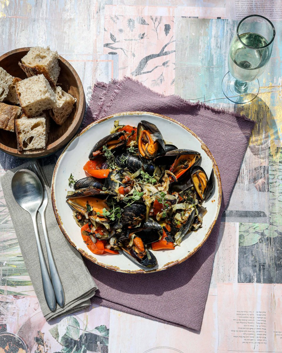 Celebrate the long weekend with good company and amazing food — like our #ProQ #hotsmoked #mussels with #pancetta. Perfect for the long weekend! Get the recipe: proqsmokers.co.uk/blogs/recipes/…

Place your orders by 12 noon on 1/5 for weekend delivery!