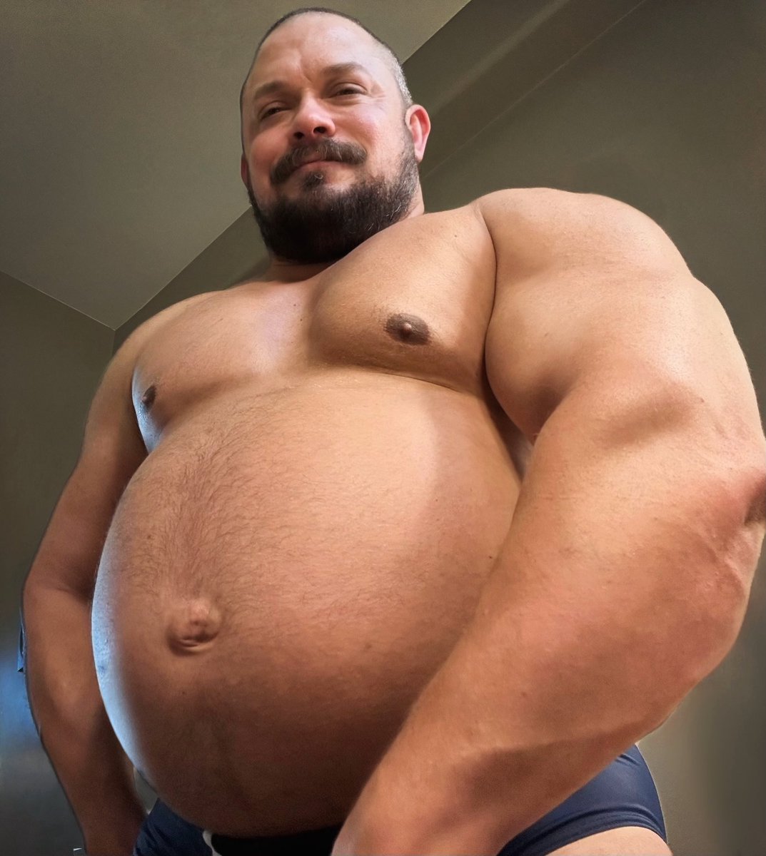 Wide Bull Wednesday 💪🏼
#BigBellyMuscleBull