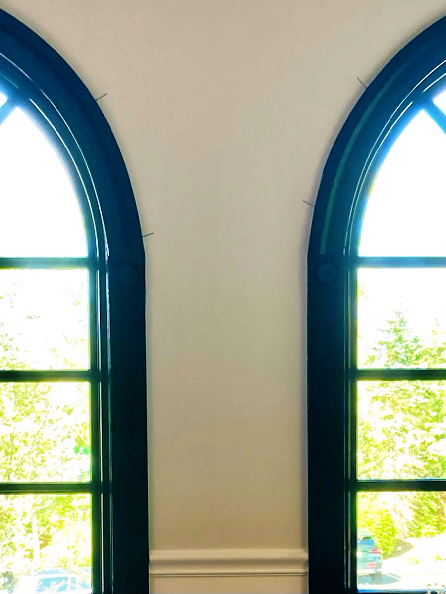 LiRuan_nyc's tweet photo. Something green

#green #frame #window #color #windows #trees #windowframe #design #flower #bouquets #roof #tiles #terracotta #glass #artistic https://t.co/yi7E3o19eF