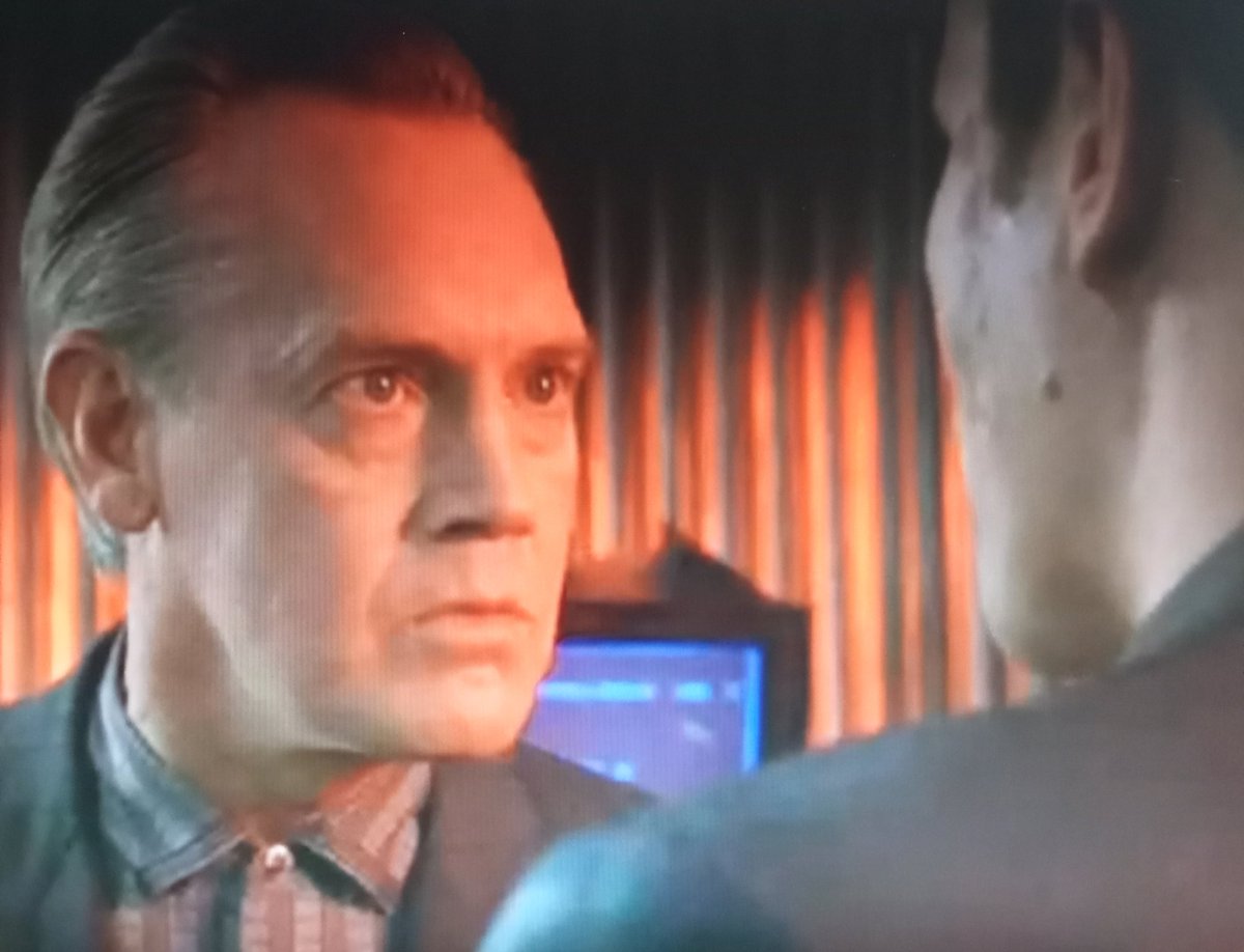 Todo el mundo sabe que el responsable del apagón fue Cohaagen con la ayuda de Michael Ironside