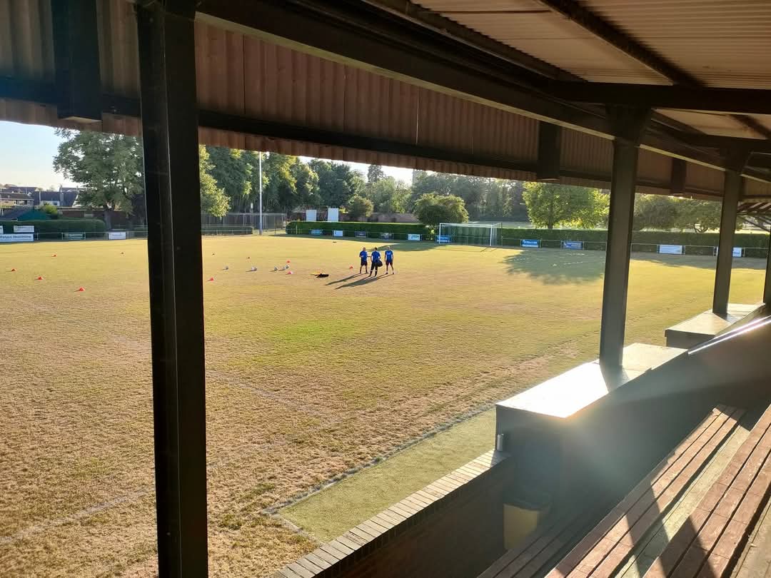RADIO WEEK |

We are running a radio station at uni and The Non-League Show with myself airs tomorrow which includes a package with <a href="/PaulPMMarlow/">Letsby Avenue</a> from <a href="/BourneTownFC/">Bourne Town FC</a> (recorded weeks ago before the play offs 😂) and some great music

Live from 12pm on Planet Radio Huddersfield 
1/2