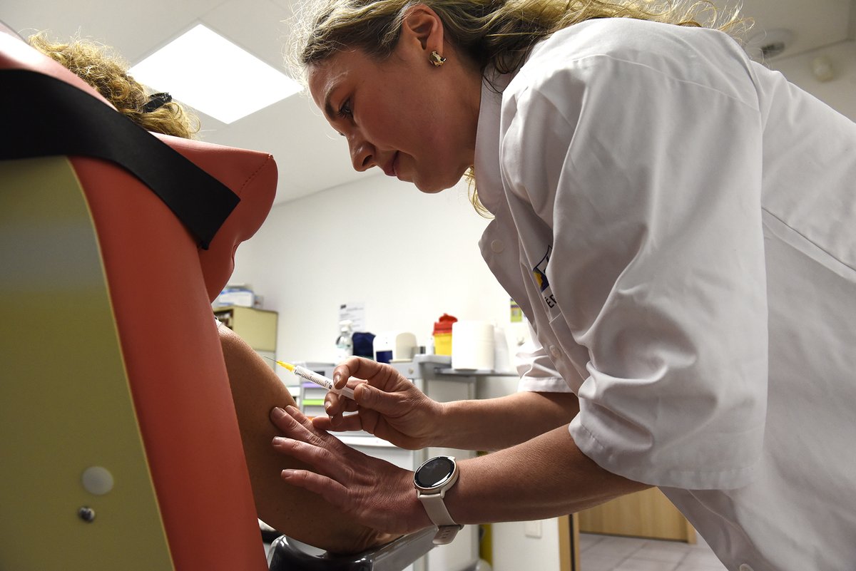 Departement du Var 83 (@departement_var) on Twitter photo Toulon 10h/16h les professionnels de santé du <a href="/Departement_Var/">Departement du Var 83</a> étaient mobilisés à l'occasion de la Semaine Européenne de la vaccination. Objectifs informations, sensibilisation et mise à jour de ses vaccins. Une journée importante en présence de <a href="/DepallensC/">Depallens Caroline</a> Toulon 10h/16h les professionnels de santé du <a href="/Departement_Var/">Departement du Var 83</a> étaient mobilisés à l'occasion de la Semaine Européenne de la vaccination. Objectifs informations, sensibilisation et mise à jour de ses vaccins. Une journée importante en présence de <a href="/DepallensC/">Depallens Caroline</a>