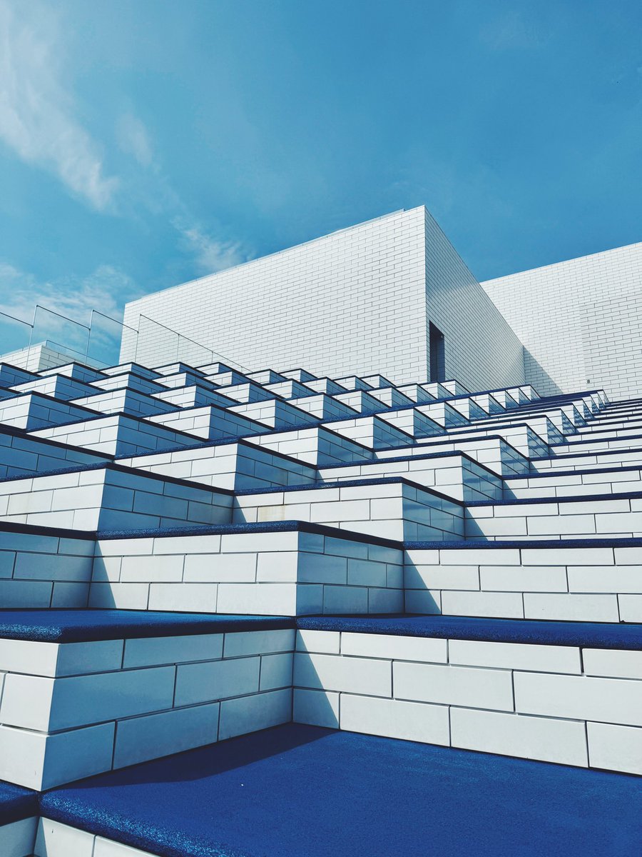 davefused's tweet image. Billund looks like it’s been dreamt up by a Scandinavian think tank high on Lego dust and hygge. A utopia of clean lines, cheery architecture, and absolutely nothing to do after 6pm.