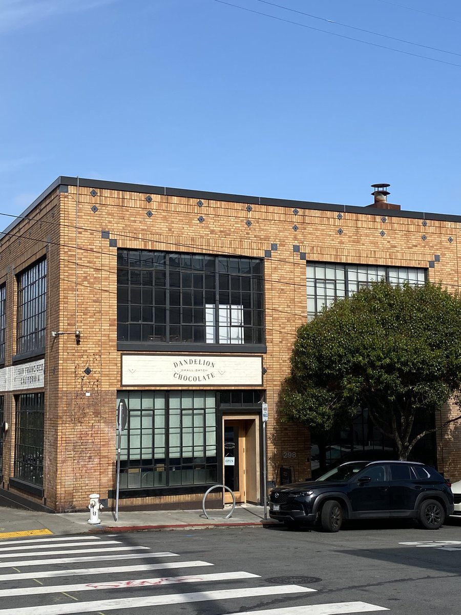 one block away and it already smells great. well done <a href="/DandelionChoco/">Dandelion Chocolate</a> -first stop in SF. can't imagine i've never been yet.

also discovered recently Todd and <a href="/elainewherry/">elaine wherry</a>'s story (couple behind Dandelion) on 'how they made it' by <a href="/noampomsky/">Ava</a> and this is truly inspiring!