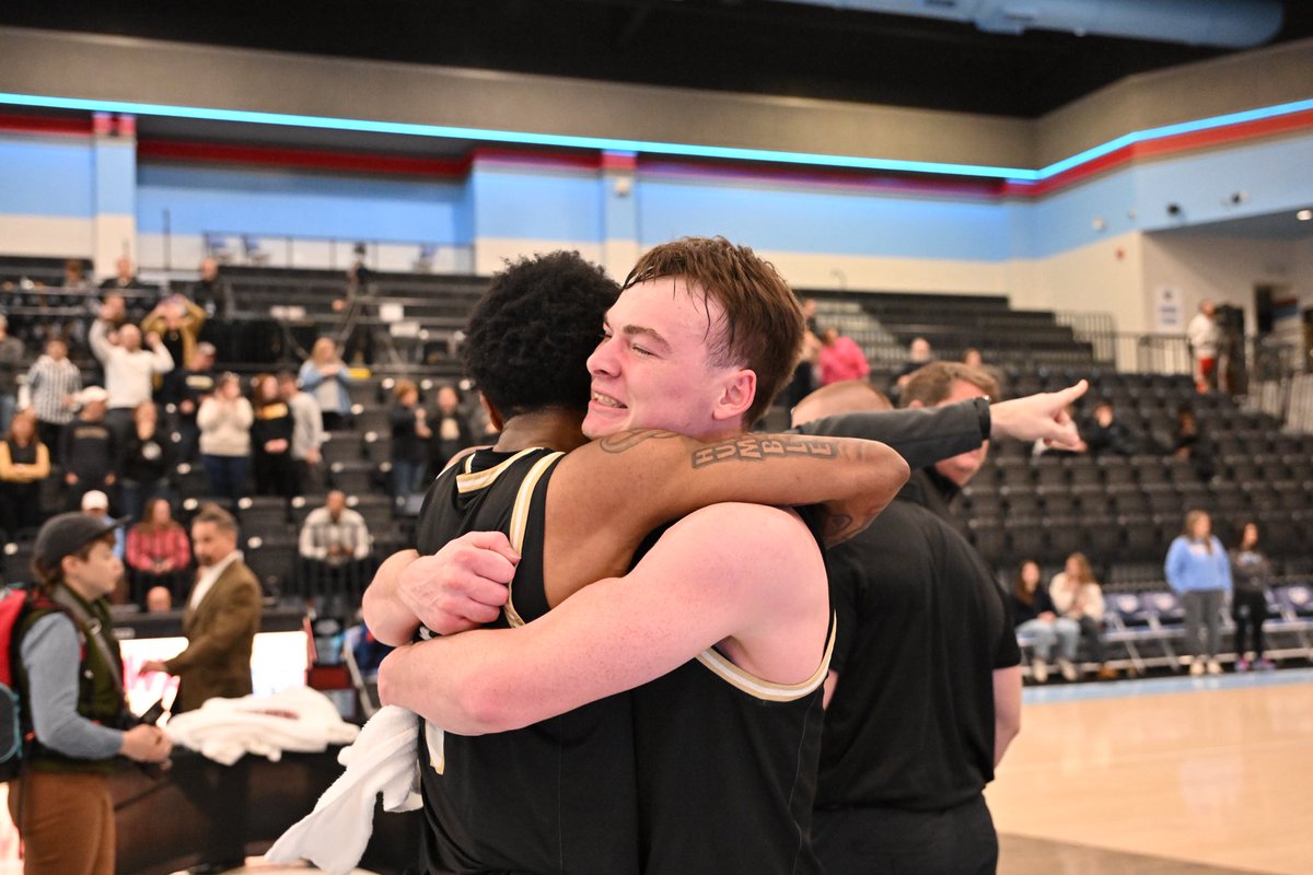 Harding_MBB's tweet photo. Still celebrating! 🥳🎉🏆

#EDGE | #GoBisons https://t.co/cjDGjpCCe4