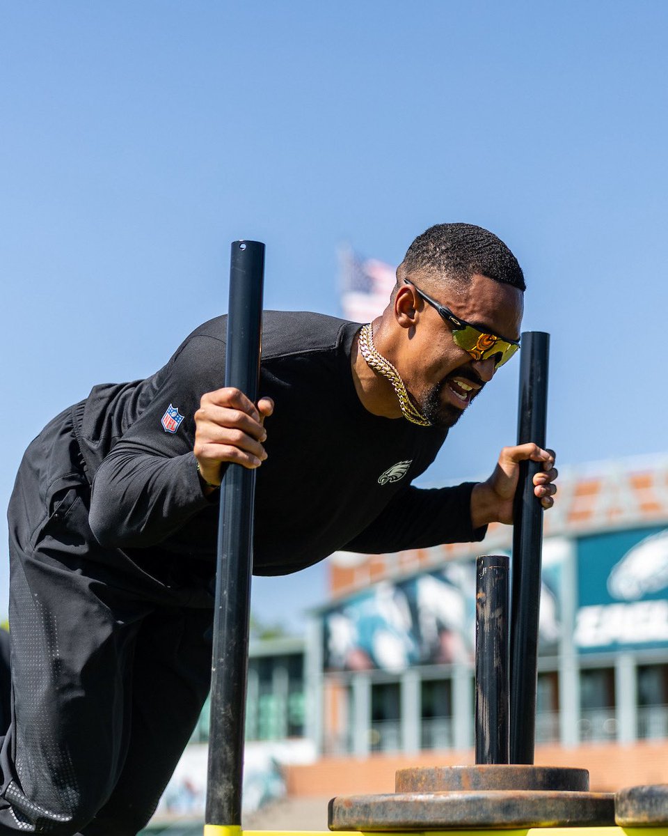 Eagles's tweet photo. One at work 😤 

@JalenHurts | #FlyEaglesFly https://t.co/zVFcPjimbV