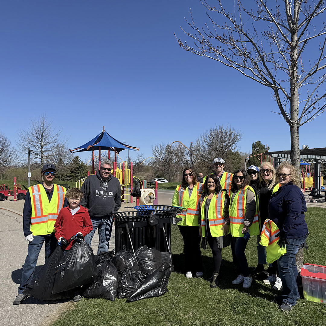 rapidtransitYR's tweet photo. YRRTC staff gathered at Julliard Park in Vaughan for the  20-Minute Makeover challenge. This annual event encourages everyone to beautify their community by cleaning up litter. We happily supported the communities we serve, reinforcing our commitment to care and wellbeing. https://t.co/8aDqd3SYuf