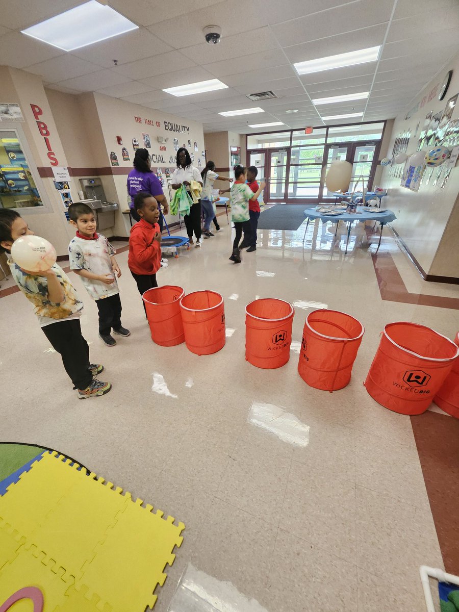 Shout out to Bryant School for hosting "Sensory Day"  recognizing April as Autism Month. We celebrate all students in Harvey School District 152. Harvey 152 Proud💪🏾