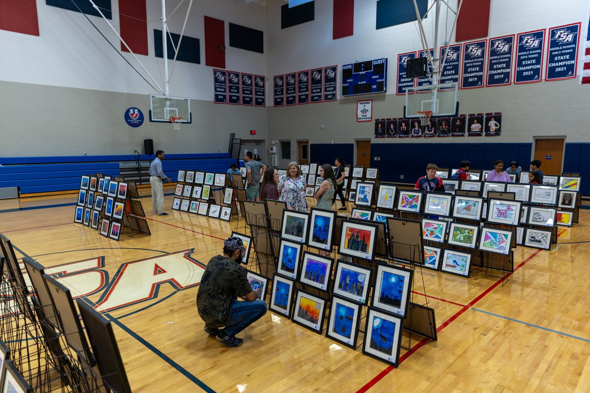 FSAPrivate's tweet image. 🎨 FSA&apos;s 2nd Annual Art Show featured 598 student artworks and handmade crafts on display and for sale! From paintings to ceramics, our campus transformed into a vibrant celebration of creativity. Proud of our talented young artists and the growing impact of our #arts program!