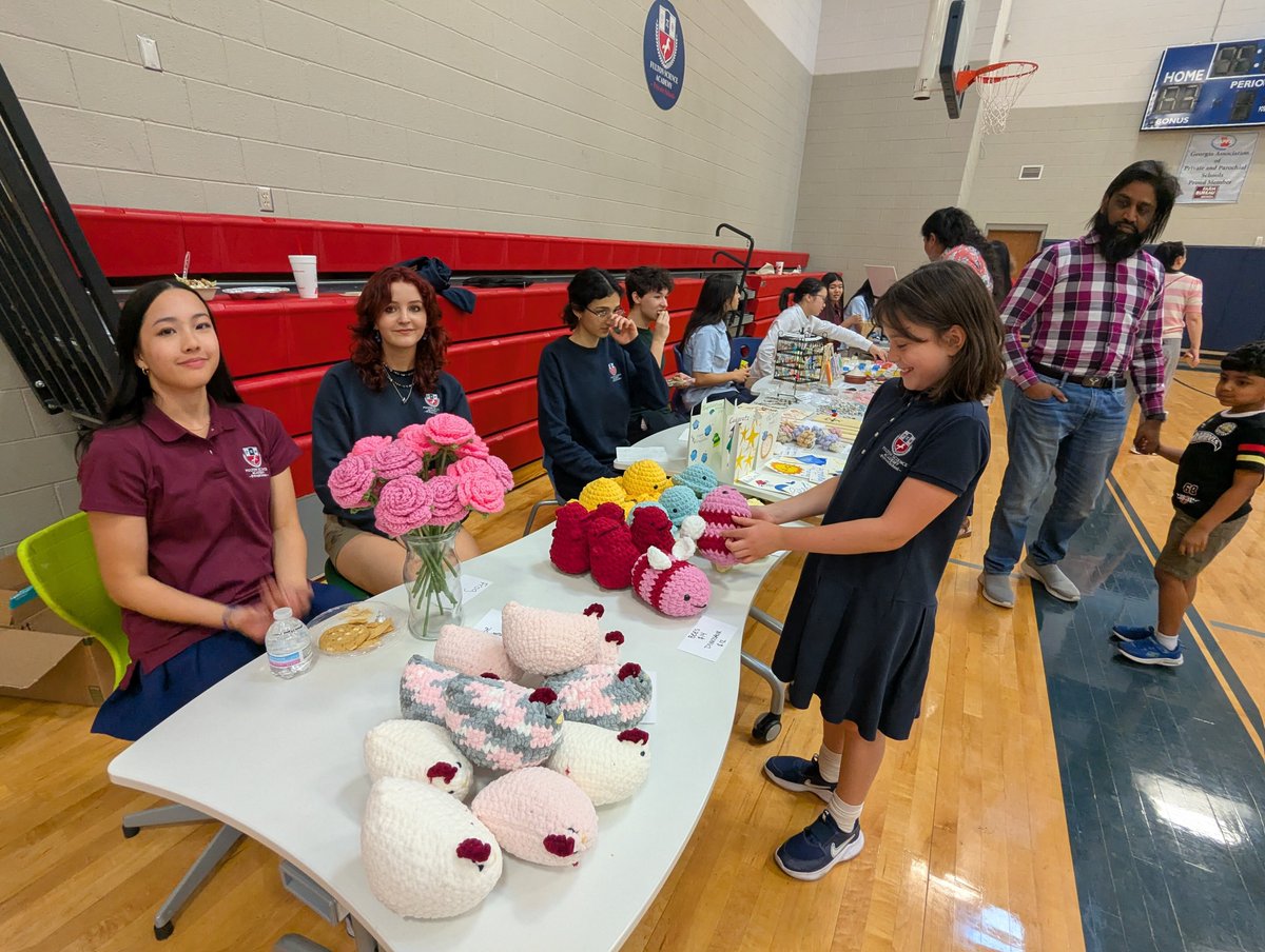 FSAPrivate's tweet image. 🎨 FSA&apos;s 2nd Annual Art Show featured 598 student artworks and handmade crafts on display and for sale! From paintings to ceramics, our campus transformed into a vibrant celebration of creativity. Proud of our talented young artists and the growing impact of our #arts program!