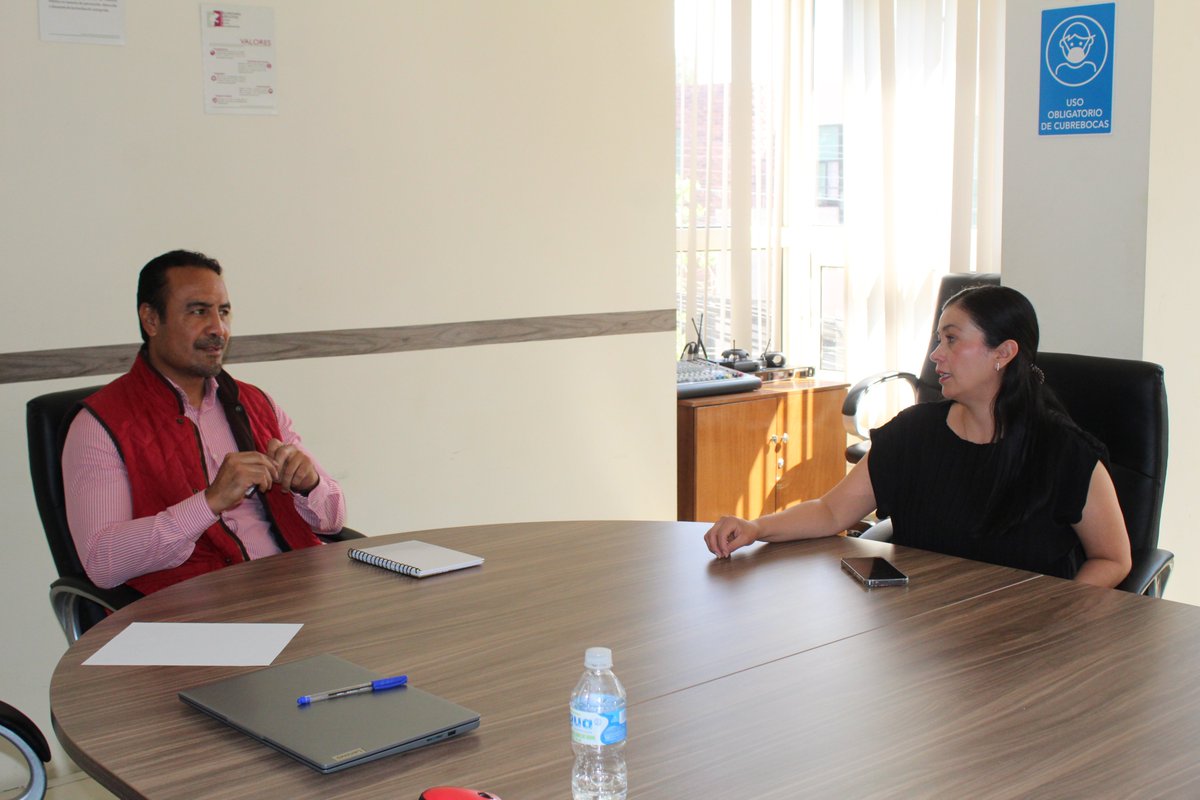 Hoy el Secretario Técnico y la Lic. Erika Vargas, participan en una Reunión de Coordinación Estratégica con la CEMER.

Objetivo: Establecer estrategias para coadyuvar en la implementación de la mejora regulatoria en el estado de Zacatecas.
📍🤝📄