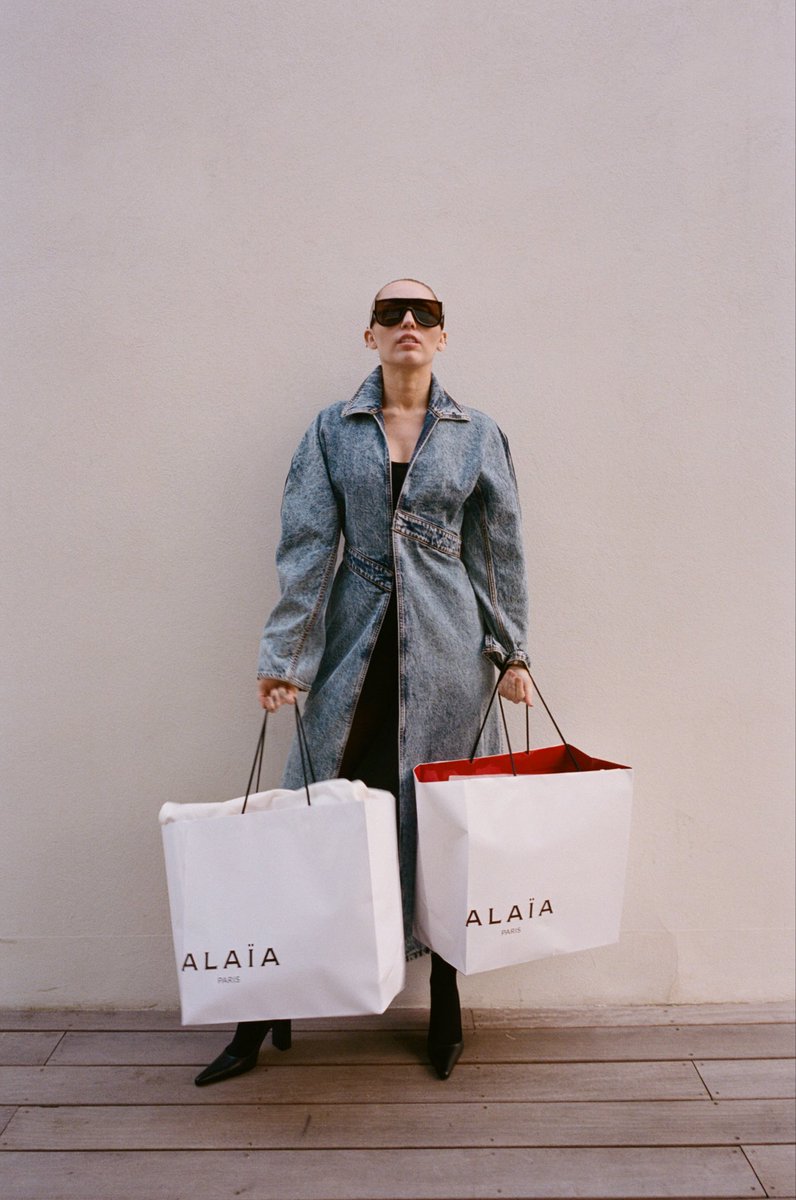 MileyCyrus's tweet image. “She speaks the perfect French.” 
One month until Something Beautiful the album.
Pre- Save available now.