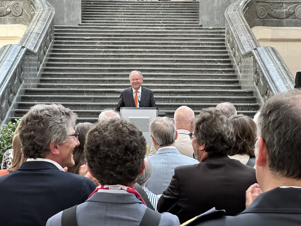 Mit Worten des ehemaligen Oberbürgermeisters Schmalstieg an den Kardinalstaatssekretärs beim Besuch der EXPO 2000 begrüßt Ministerpräsident Weil den 39. Evangelischen Kirchentag in Hannover: „Was Rom für die Katholische Kirche ist, das ist Hannover für die Evangelische Kirche“!