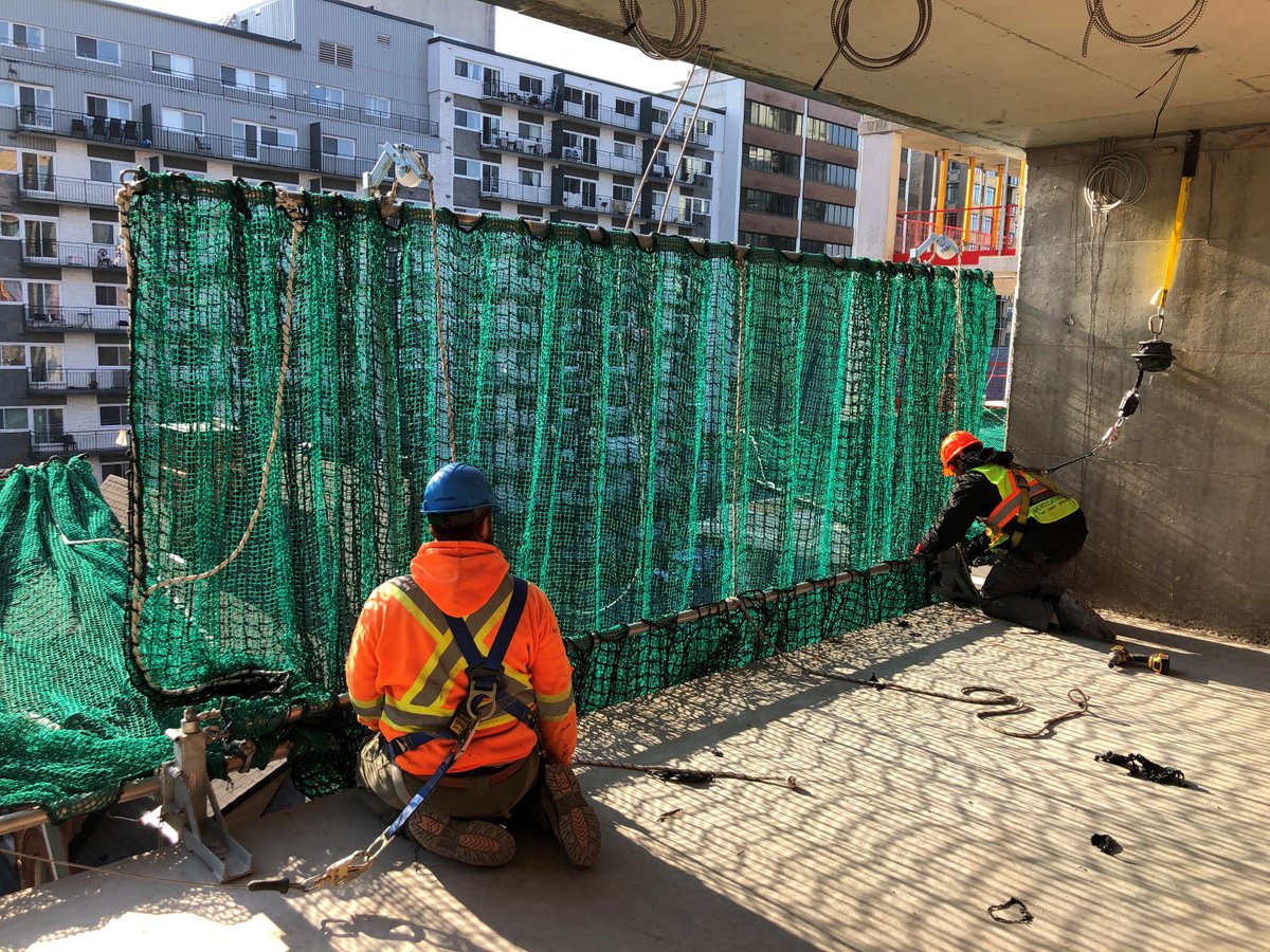 iwwinc_canada's tweet image. Upgrade your site safety with Smart Net! Easy, no-bolt setup and telescopic adaptability for all structures. Our Integrity outrigger nets meet BS EN 1263-1 and ANSI A10.11standards, ensuring top-notch wind resistance. Construct with certainty. #SmartNet