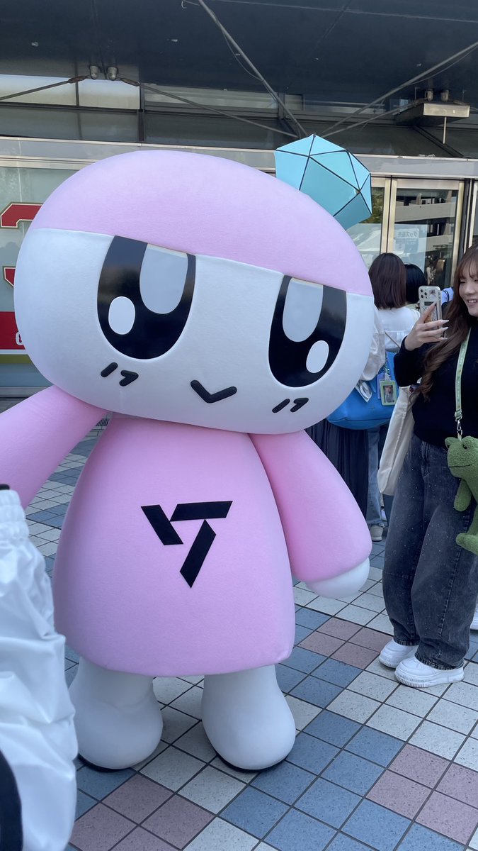 SEVENTEEN 2025 FANMEETING 'HOLIDAY'

幸せすぎた2日間🌟🌟
BOOM BOOMのダンスブレイク ミンギュ目の前なの聞いてない🙃🙃
でも🐰🐱のペンサで推し変しかけてるって伝えなきゃ➰

嫌な予感するけど ミンギュたまアリも来られますように🙏✨️