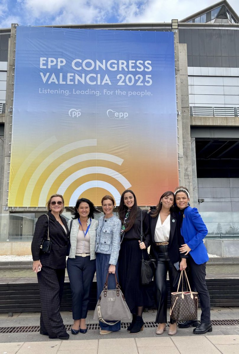 Muy feliz de haber participado en el Congreso del PPE, el partido con mayor representación en el Parlamento Europeo, realizado en Valencia, España.
Además del congreso, junto a otros miembros de la UPLA, tuvimos la oportunidad de asistir a conferencias y conversatorios que