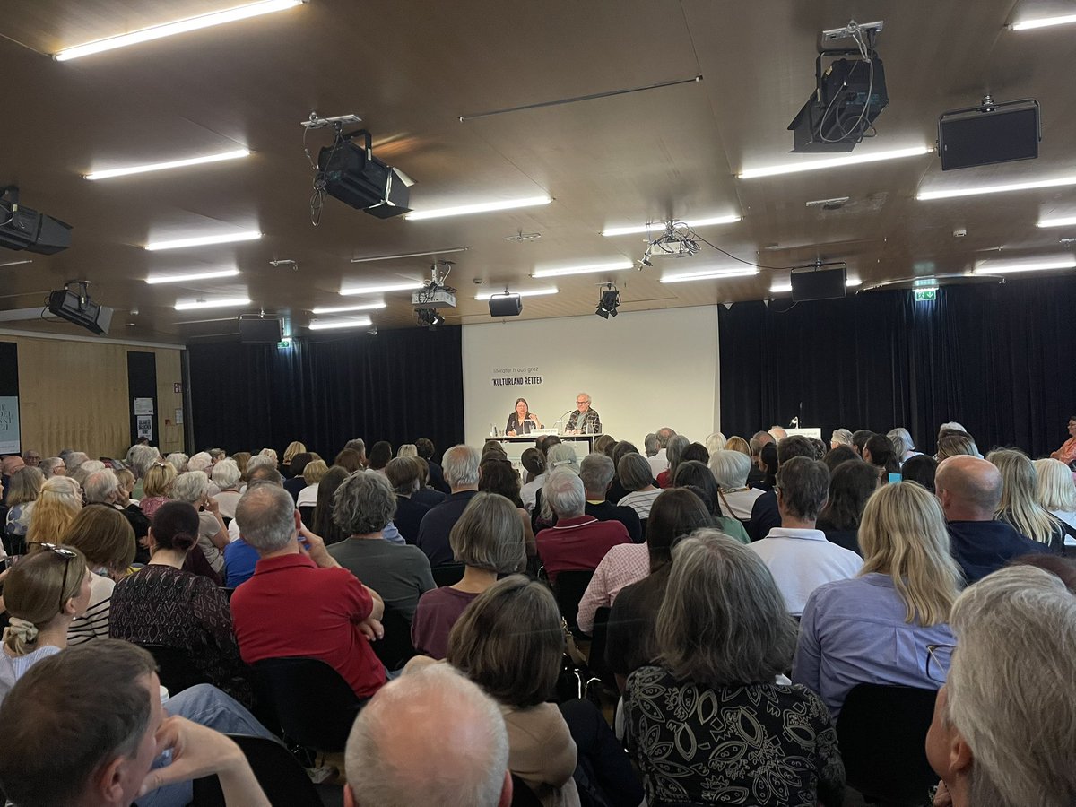 Im ausverkauften <a href="/LithausGraz/">Literatur h aus Graz</a> liest heute Michael Köhlmeier aus „Die Verdorbenen“. Durch den Abend führt Brigitte Schwens-Harrant.