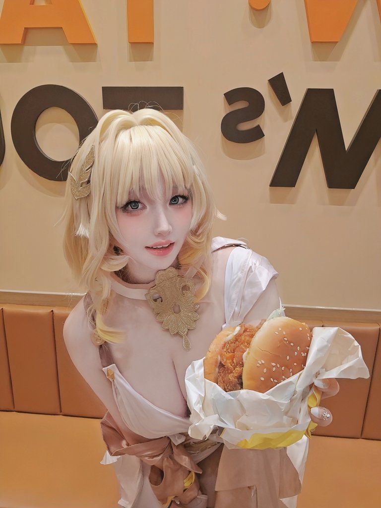 💛

#Aglaea #Hoyoverse #starrail #崩坏星穹铁道 #スターレイル
#Honkaistarrail https://t.co/IuWzdVzVO3