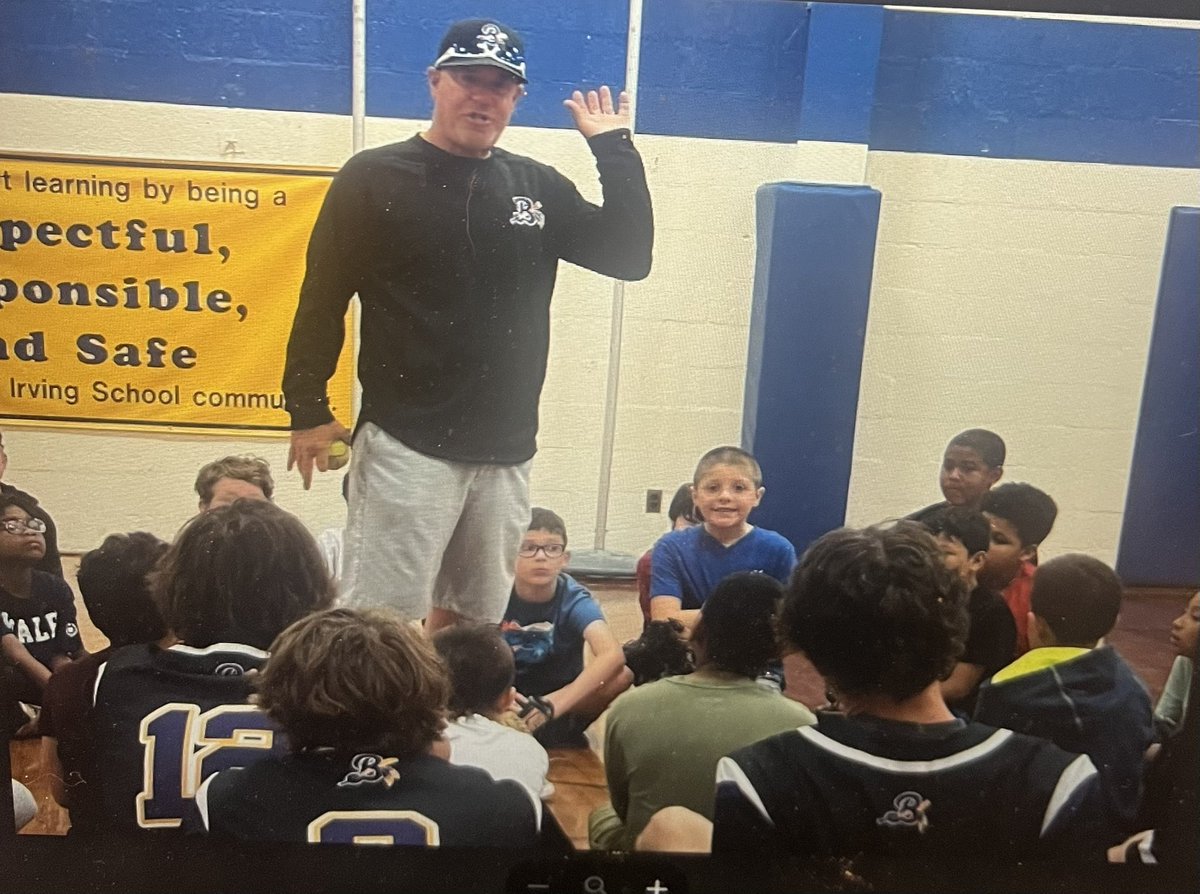 CoachClapp2025's tweet photo. Few action shots of Raiders visit to Irving Elementary. Working with Elevate. We 💜these guys!! 😈⚾️😈⚾️😈 https://t.co/EiZiHrhV9X