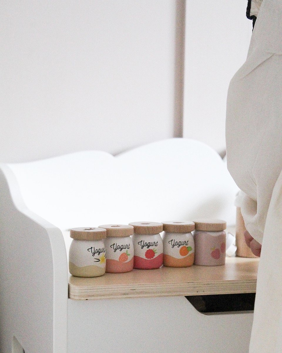 Sweet treats for tiny chefs 🍓🍑✨ 

This pastel yogurt set features four delicious flavours with engraved wooden lids and matching spoons, perfect for endless pretend play fun!

📸 @noahintheforest

#pretendplay #toys #imagination #play #woodentoys #kids #playfood #fun