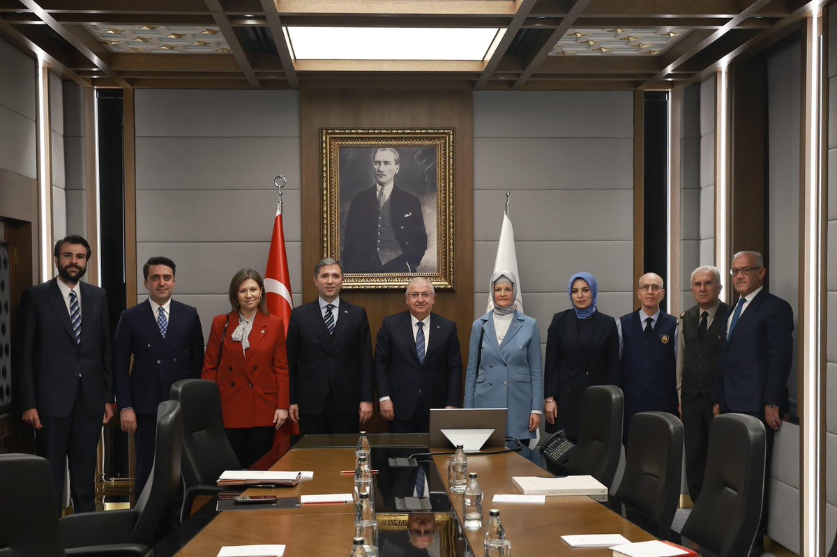 Zafer Sırakaya 🇹🇷 (@sirakayazafer) on Twitter photo 📍Milli Savunma Bakanlığı
<a href="/AKPartyForeign/">AK Party Foreign Affairs</a> Başkan Yardımcılarımız <a href="/FatmaAtaseven06/">Fatma Ataseven</a>, <a href="/mburaksarman/">Av. M.Burak SARMAN</a>, <a href="/TBMMresmi/">TBMM</a> Yurtdışı Türkler Alt Komisyon Başkanı <a href="/sedagorenboluk/">Seda Gören Bölük</a> Konya Milletvekilimiz <a href="/meryemgoka/">Meryem Göka</a> <a href="/yurtdisiturkler/">YTB</a> Başkan Yardımcısı <a href="/haditurus/">A. Hadi Turus</a>’tan oluşan heyetle <a href="/tcsavunma/">T.C. Millî Savunma Bakanlığı</a> 📍Milli Savunma Bakanlığı
<a href="/AKPartyForeign/">AK Party Foreign Affairs</a> Başkan Yardımcılarımız <a href="/FatmaAtaseven06/">Fatma Ataseven</a>, <a href="/mburaksarman/">Av. M.Burak SARMAN</a>, <a href="/TBMMresmi/">TBMM</a> Yurtdışı Türkler Alt Komisyon Başkanı <a href="/sedagorenboluk/">Seda Gören Bölük</a> Konya Milletvekilimiz <a href="/meryemgoka/">Meryem Göka</a> <a href="/yurtdisiturkler/">YTB</a> Başkan Yardımcısı <a href="/haditurus/">A. Hadi Turus</a>’tan oluşan heyetle <a href="/tcsavunma/">T.C. Millî Savunma Bakanlığı</a>