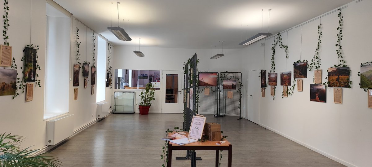 📸 L'ORÉE DES LÉGENDES 📸

Notre exposition photographique est désormais visible à la Mairie de Rochefort-Montagne !

Venez la découvrir aux horaires d'ouverture (voir affiche), voter pour votre œuvre favorite et nous laisser un petit mot dans le Livre d'Or ✨

#auvergne #photo