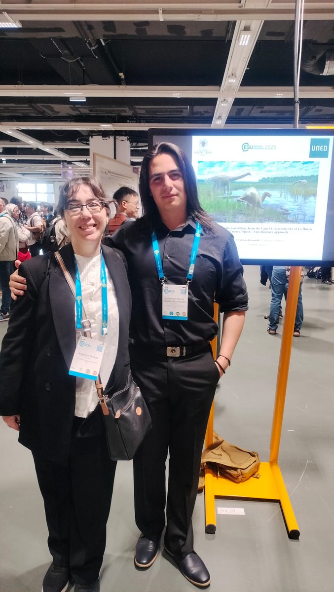 Muy orgullosa de Jonathan que ha presentado su trabajo en la sesión mixta PICO en la #EGU25 con su trabajo sobre microvertebrados del yacimiento de Lo Hueco (Cretácico superior, Cuenca). Lo ha hecho de maravilla! <a href="/EuroGeosciences/">European Geosciences Union</a> <a href="/geologicasUCM/">Facultad de Ciencias Geológicas</a> <a href="/frco_ortega/">Francisco Ortega</a>