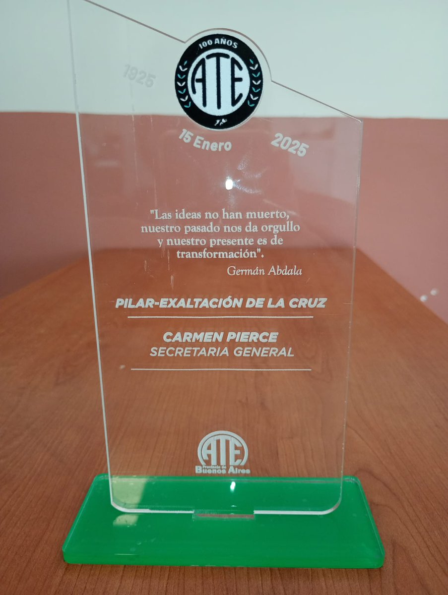 atepilar_'s tweet photo. Destacamos con orgullo que nuestra Secretaría General recibió un reconocimiento 🏅 por los 100 años de ATE, en el marco de esta jornada de unidad y lucha 💚 https://t.co/nivLPdfbhY