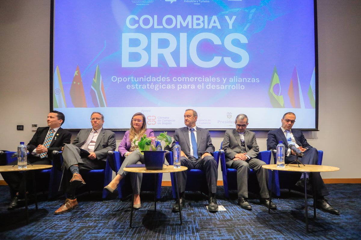 cielo_rusinque's tweet image. Como Ministra de Comercio, Industria y Turismo, y Superintendente de Industria y Comercio, hoy realicé la apertura del Foro “Colombia y BRICS+, oportunidades comerciales y alianzas estratégicas para el desarrollo”. En este evento, hablamos sobre una de las oportunidades más…