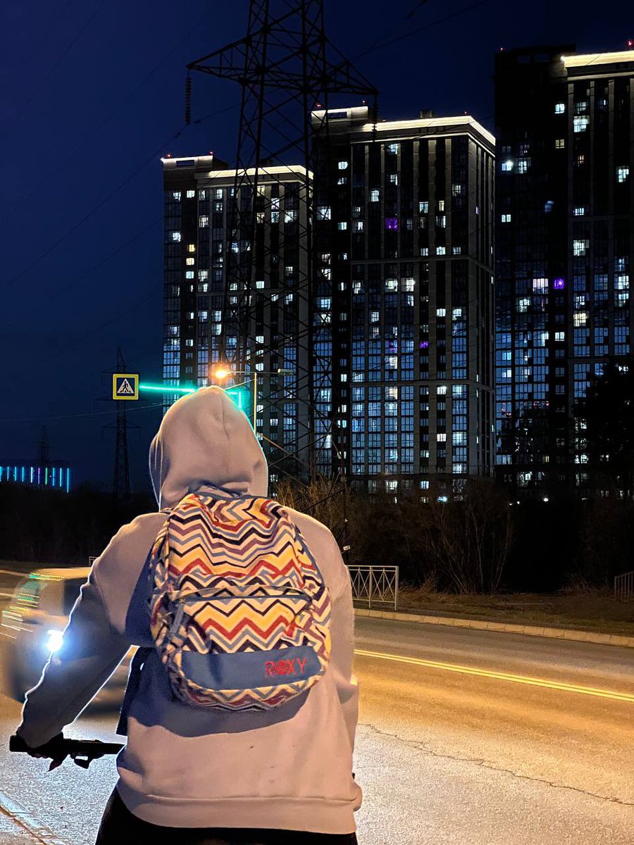 -Ты где?
-В пизде, на велосипеде езжу