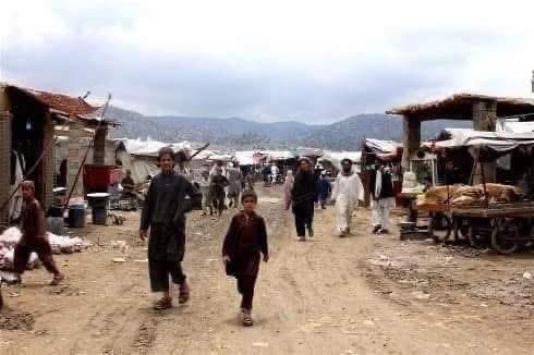 #StatePersecutesAliWazir 
شاڼه؛باشاڼه 
که څه هم په پښتنو کې یو لوی بدلون راغلی خو بیا هم ځینې له داسې تش په نوم پښتانه شته چې د هغوی په خپلو دربدریو سترګې پټې دي خو د هند سره په جنګ کې د پنجابي فوج سره شانه به شانه دریږي. 
پداسې حال کې چې همدې فوج په هند د برید پر ځای د خپلو