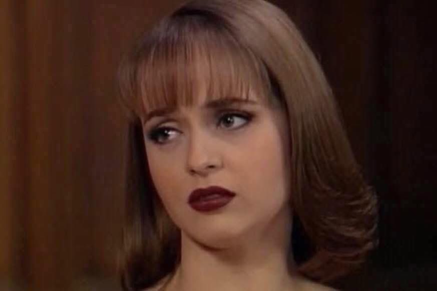 Pombagira: “tão linda mas tão complicada é por isso que não namora”
Eu: