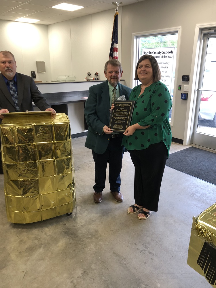 Lincoln County School Service Personnel of the Year lcsdwv.com/o/lcs/article/…