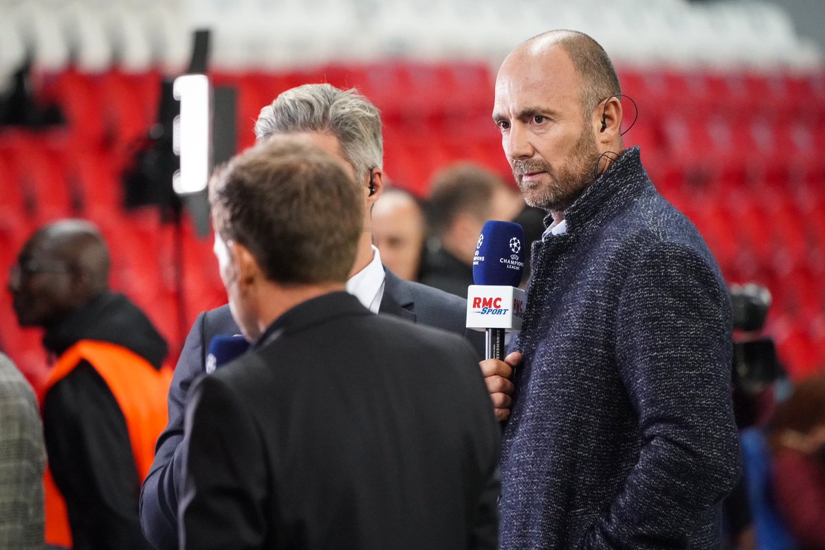 ActuFoot_'s tweet image. Christophe Dugarry 𝗖𝗢𝗠𝗣𝗔𝗥𝗘 𝗢𝗨𝗦𝗠𝗔𝗡𝗘 𝗗𝗘𝗠𝗕𝗘́𝗟𝗘́ 🇫🇷 avec… 𝗟𝗜𝗢𝗡𝗘𝗟 𝗠𝗘𝗦𝗦𝗜 🇦🇷 :

« Par rapport à son déplacement, 𝗗𝗲𝗺𝗯𝗲́𝗹𝗲́ 𝗮 𝗱𝗲𝘀 𝘀𝗶𝗺𝗶𝗹𝗶𝘁𝘂𝗱𝗲𝘀 𝗮𝘃𝗲𝗰 𝗠𝗲𝘀𝘀𝗶 : 𝗶𝗹 𝘀𝗮𝗶𝘁 𝘀𝗲 𝗳𝗮𝗶𝗿𝗲 𝗼𝘂𝗯𝗹𝗶𝗲𝗿 𝗽𝗼𝘂𝗿…