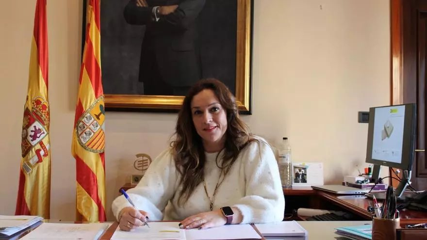 j_luisarroyo's tweet image. La subdelegada del gobierno en Zaragoza Noelia Herrero fue rescatada en coche oficial de un AVE durante el apagón mientras el resto de los pasajeros estuvieron 11H atrapados a la altura de Plasencia de Jalón. Eres una auténtica delincuente
